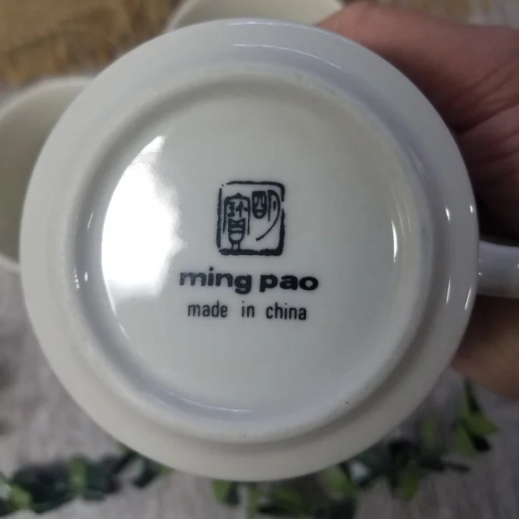 Rare Vintage Strawberry Mugs - Picture 4 of 9